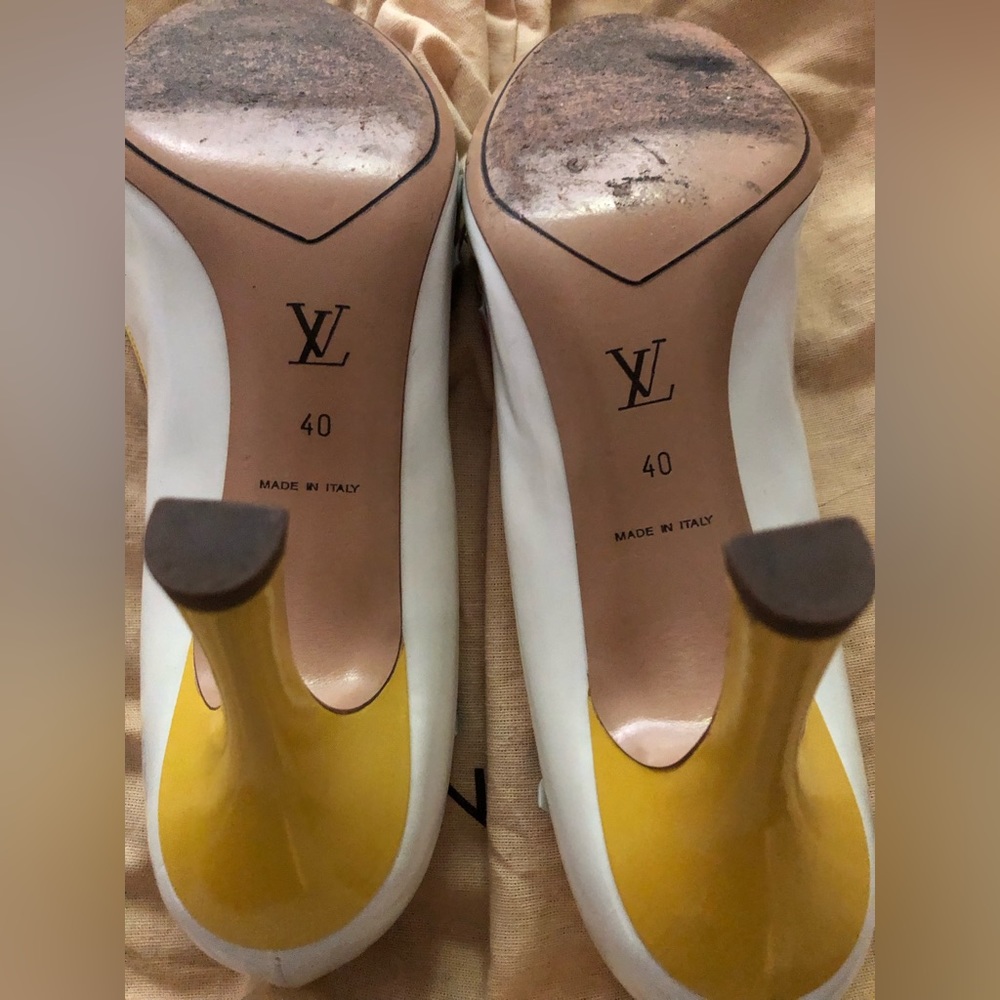 Authentic Louis Vuitton white floral heels - Picture 8 of 8